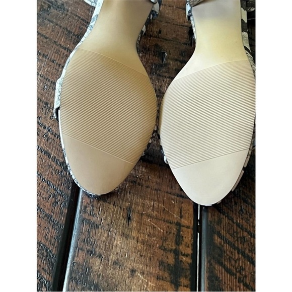 Madden Girls snake skin print women’s block heel size 7 - Picture 11 of 12